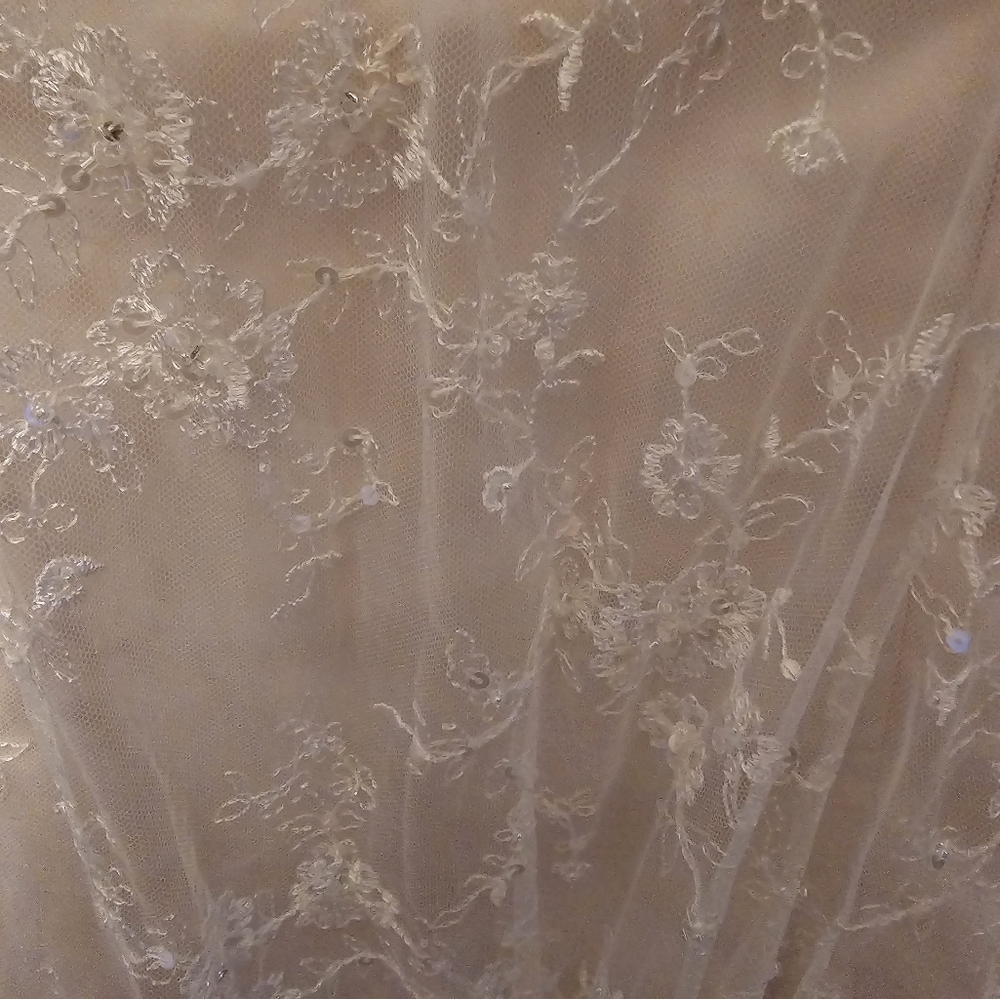 Wedding dress - Picture 6 of 16